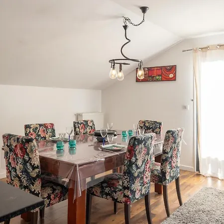 Thekala Apartmán *